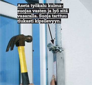 Käyttöullakko: Kulmasuojien kiinnittäminen ulkokulmiin Käyttöullakko: Ulkokulmiin kiinnitetään kulmasuojat